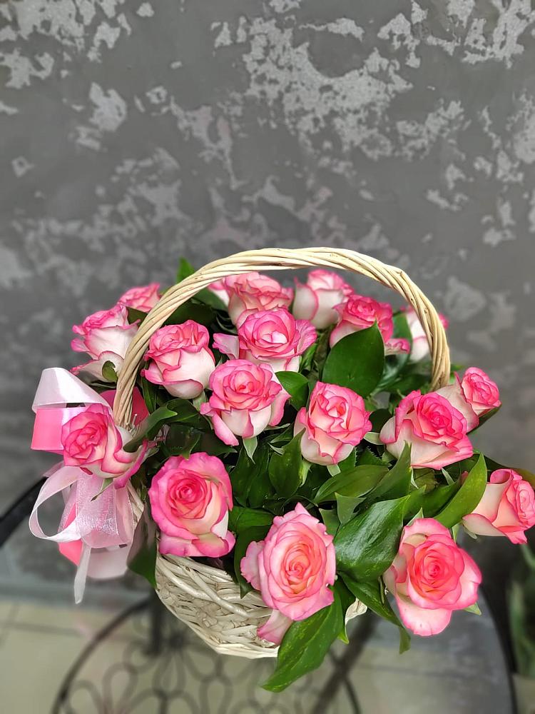 Цветочная композиция из Розы в корзине в Базарный Карабулак