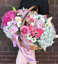 Композиция солнечный день в Базарный Карабулак Цветочная композиция из Розы, Хризантемы, Пионы и Лизиантусы в корзине в Базарный Карабулак