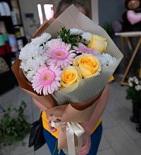 Букет цветов из:  Герберы, Розы и Хризантемы в Базарный Карабулак
