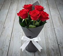 Букет 5 Красных роз Эдлесс Лав в Базарный Карабулак