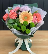 Букет цветов из:  Гвоздики, Розы, Герберы и Хризантемы в Базарный Карабулак