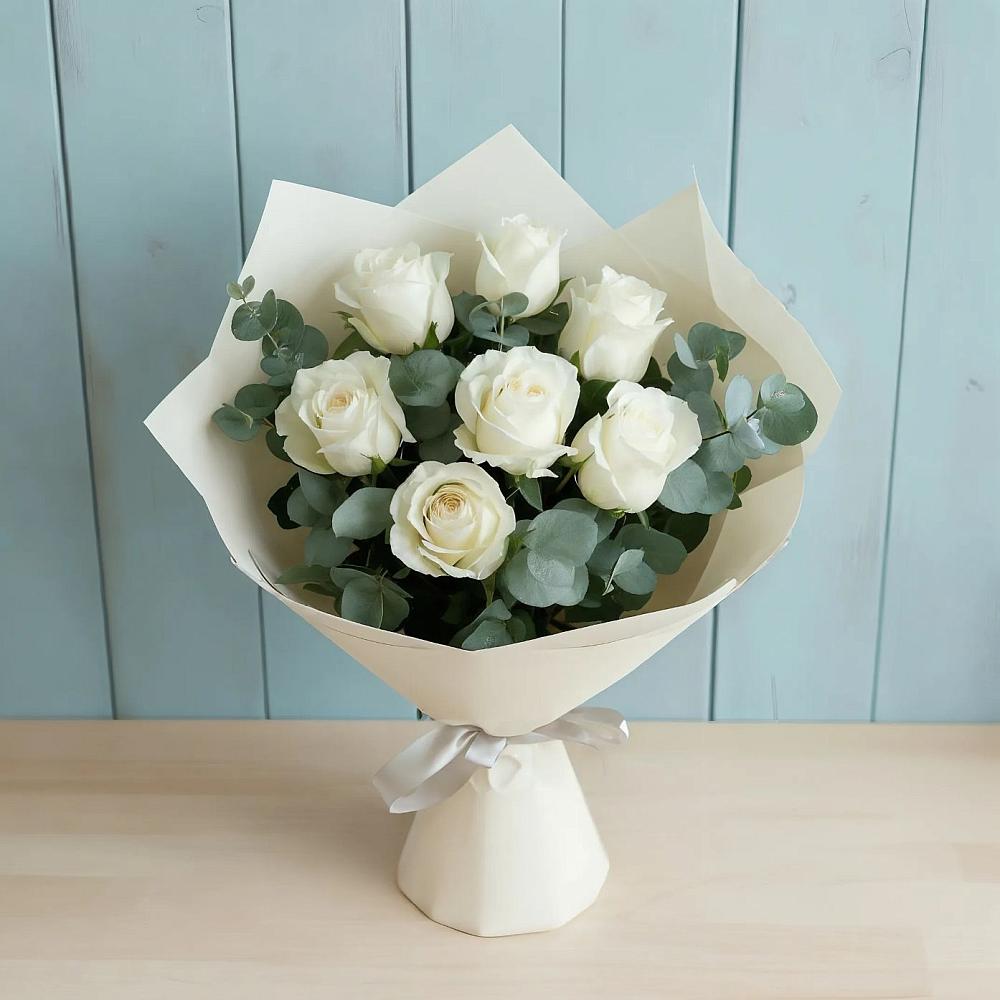 Букет Белые розы в Эвкалипте в Базарный Карабулак