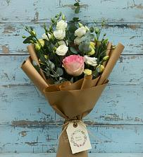 Букет цветов из:  Розы и Лизиантусы в Базарный Карабулак