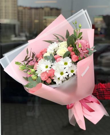 Букет цветов из: Розы, Лизиантусы и Хризантемы в Базарный Карабулак